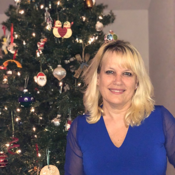 Meet your Posher, Laura - Picture 1 of 1